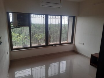 Room in 3 BHK Apartment at Patliputra Building, Andheri West – for Rent