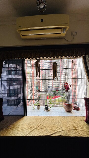 Room in 2 BHK Apartment at K Raheja Vihar, Powai – for Rent
