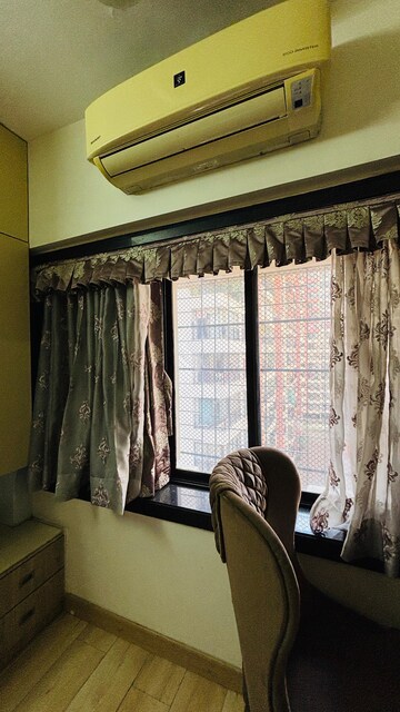 Room in 2 BHK Apartment at K Raheja Vihar, Powai – for Rent