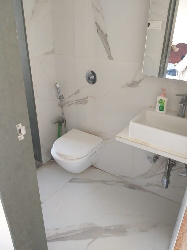 Bathroom, greenfields-chs 2 Bedroom 800 Sq.Ft. Apartment In Andheri West Mumbai 9313762