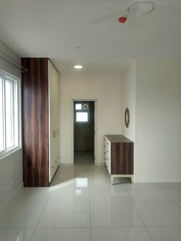 Room in 3.5 BHK Apartment at Prestige Lakeside Habitat, Varthur – for Rent