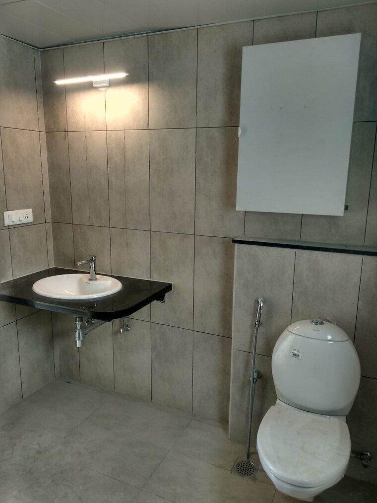 Bathroom, prestige-lakeside-habitat 3.5 Bedroom 2134 Sq.Ft. Apartment In Varthur Bangalore 9313481