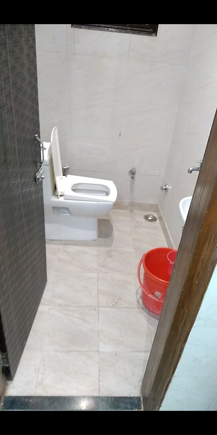 Bathroom, lajpat nagar 4 Studio 322 Sq.Ft. Builder Floor In Lajpat Nagar 4 Delhi 9313753