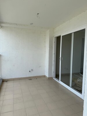 Room in 4 BHK Apartment at Prestige Beverly Hills, Kokapet – for Rent