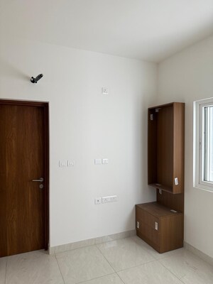 Room in 4 BHK Apartment at Prestige Beverly Hills, Kokapet – for Rent