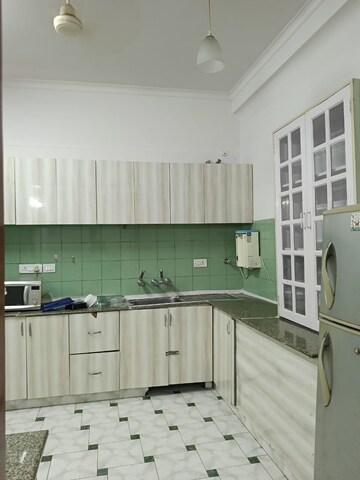 Kitchen in 3 BHK Builder Floor at Dlf Phase ii – for Rent
