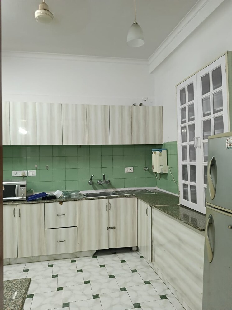 Kitchen, dlf phase ii 3 Bedroom 316 Sq.Yd. Builder Floor In Dlf Phase ii Gurgaon 9313805