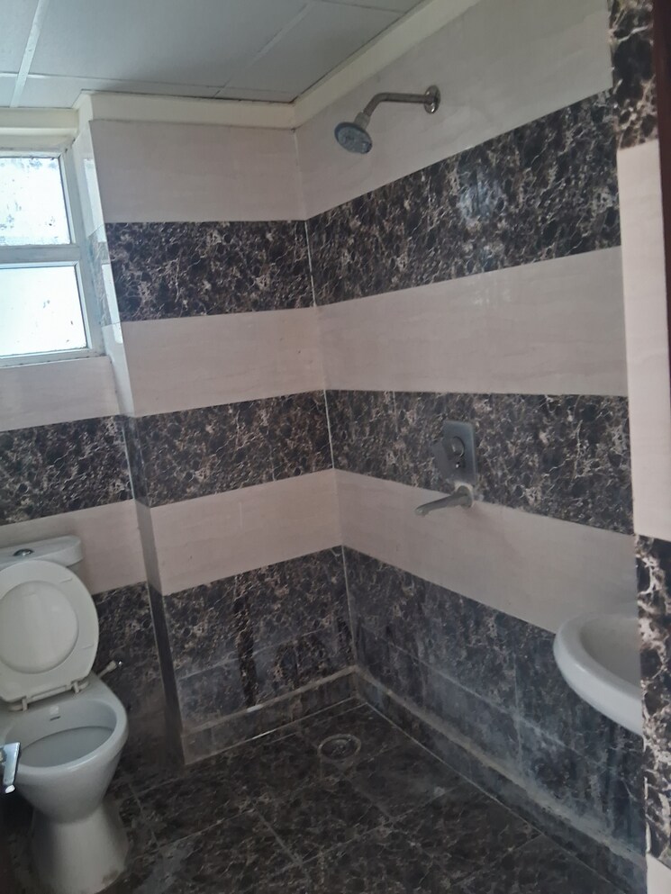 Bathroom, bankey-bihari-aggarwal-heights 2.5 Bedroom 1275 Sq.Ft. Apartment In Raj Nagar Extension Ghaziabad 9313811