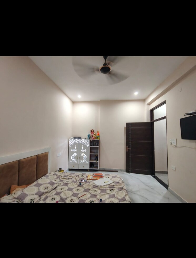 Bedroom, sector 70 6 Bedroom 100 Sq.Yd. Independent House In Sector 70 Faridabad 9313807