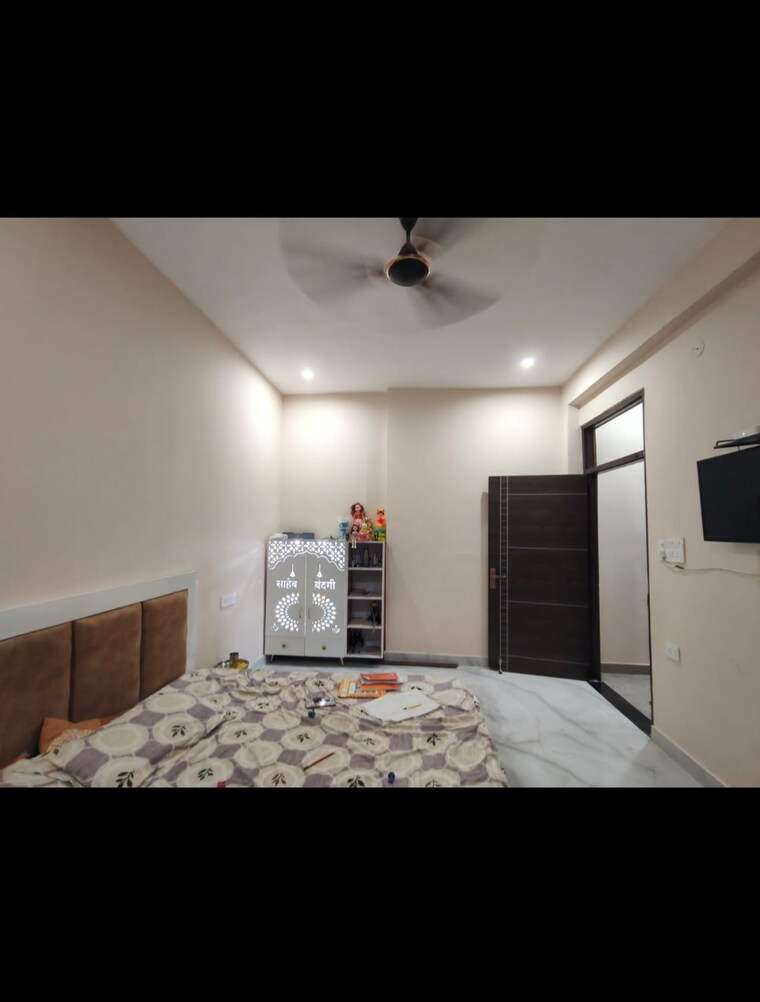 Bedroom, sector 70 6 Bedroom 100 Sq.Yd. Independent House In Sector 70 Faridabad 9313807