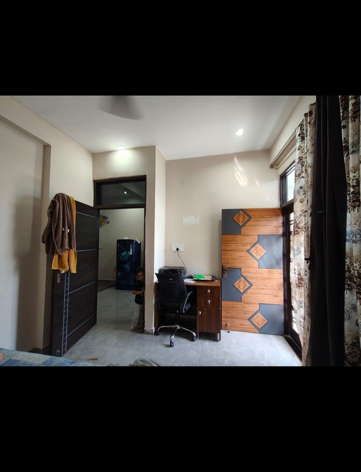 Bedroom, sector 70 6 Bedroom 100 Sq.Yd. Independent House In Sector 70 Faridabad 9313807