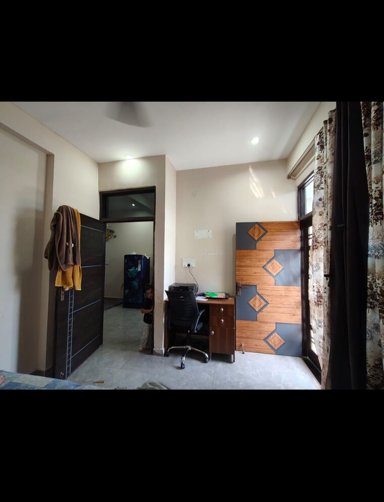 Bedroom, sector 70 6 Bedroom 100 Sq.Yd. Independent House In Sector 70 Faridabad 9313807