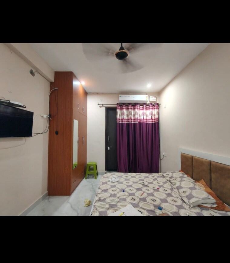 Bedroom, sector 70 6 Bedroom 100 Sq.Yd. Independent House In Sector 70 Faridabad 9313807