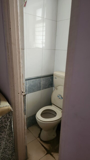 Bathroom in 1 BHK Apartment at Orchid Apartment Chembur, Chembur – for Rent
