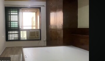 Room in 3 BHK Apartment at Hiranandani Lake Enclave Glendale, Thane West – for Rent