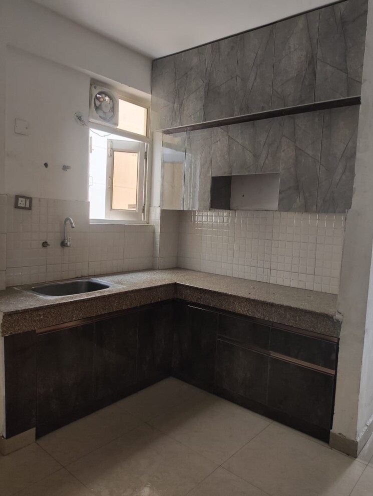 Kitchen, smart-world-gems 3.5 Bedroom 1495 Sq.Ft. Builder Floor In Sector 89 Gurgaon 9313836