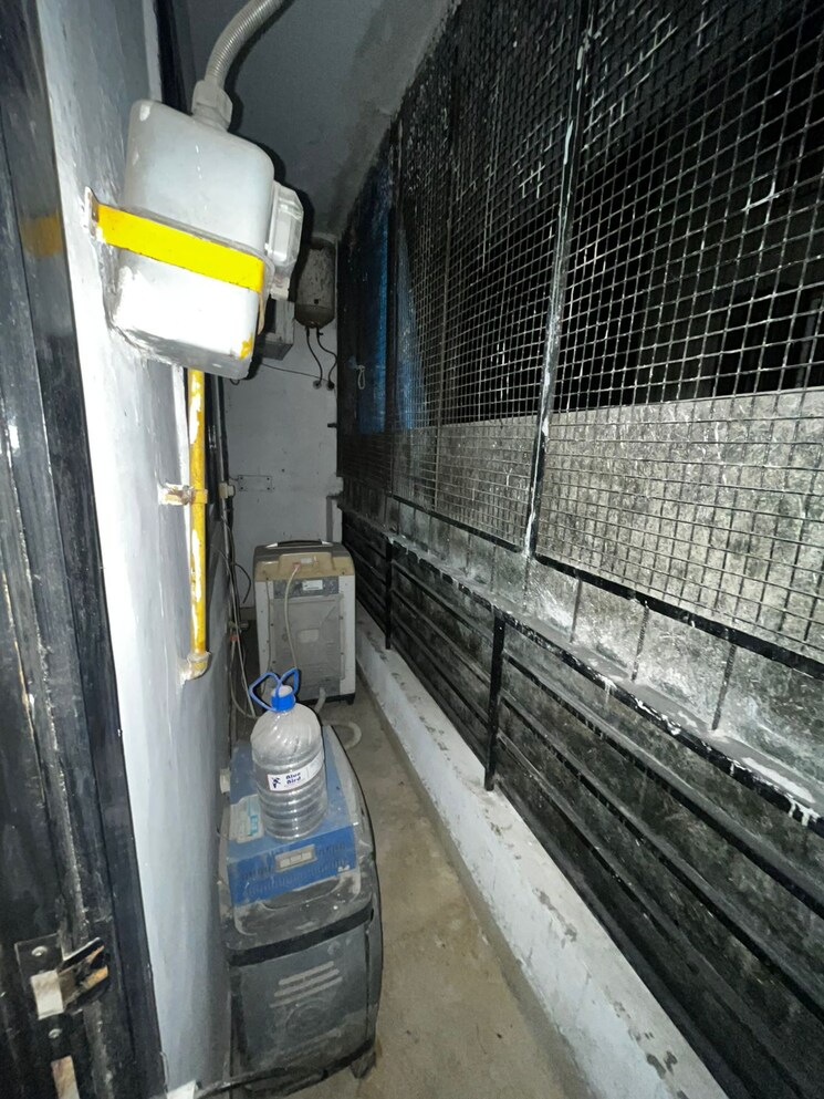 Balcony, east of kailash 3 Bedroom 1800 Sq.Ft. Builder Floor In East Of Kailash Delhi 9313833