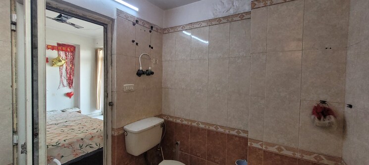 Bathroom, supertech-rameshwar-orchids 4 Bedroom 2500 Sq.Ft. Apartment In Dabur Chowk Ghaziabad 9313853