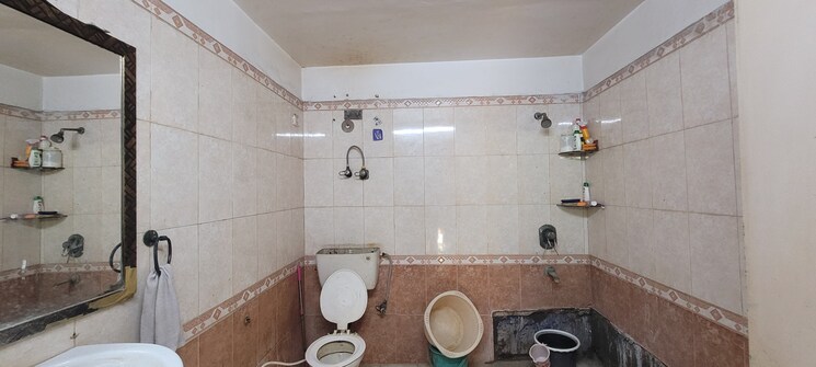 Bathroom, supertech-rameshwar-orchids 4 Bedroom 2500 Sq.Ft. Apartment In Dabur Chowk Ghaziabad 9313853