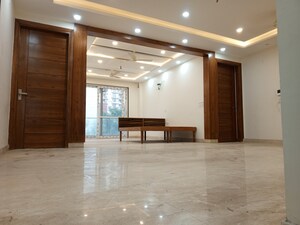 Room in 3.5 BHK Builder Floor at Ansal Sushant Lok I, Sector 43 – for Rent