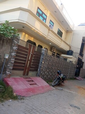 Parking in 6 BHK Independent House at Chiranjiv Vihar – for Sale
