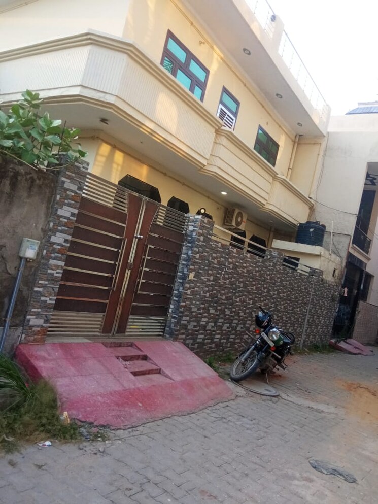  Parking, chiranjiv vihar 6 Bedroom 250 Sq.Yd. Independent House In Chiranjiv Vihar Ghaziabad 9313963