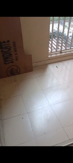 Room in 2.5 BHK Apartment at Hawelia Valencia Homes, Sector 1 Greater Noida – for Sale