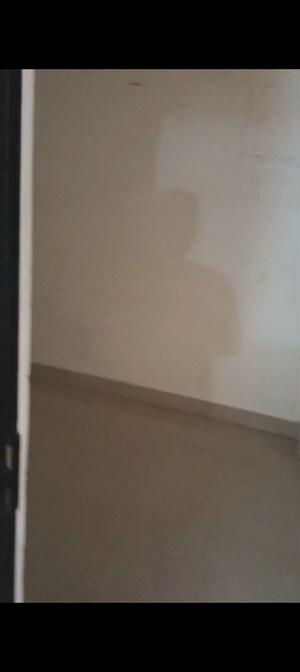 Room in 2.5 BHK Apartment at Hawelia Valencia Homes, Sector 1 Greater Noida – for Sale