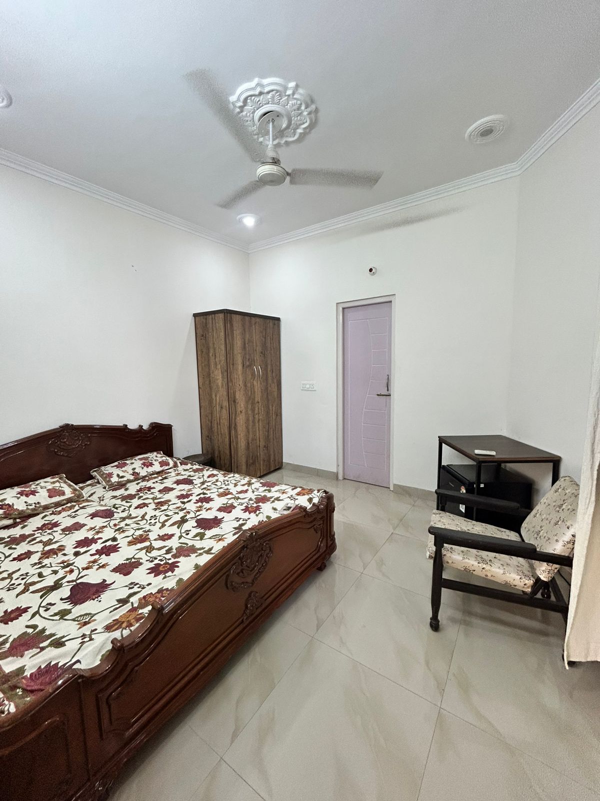 1 Rk+ Pooja Room Independent House For Rent in Sector 11