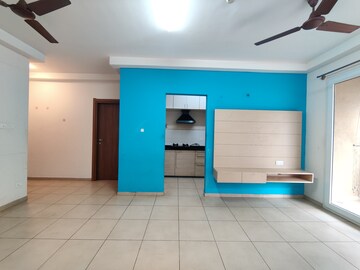 Room in 2.5 BHK Apartment at Bhartiya Nikoo Homes, Thanisandra Main Road – for Rent