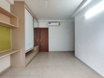 Room in 2.5 BHK Apartment at Bhartiya Nikoo Homes, Thanisandra Main Road – for Rent