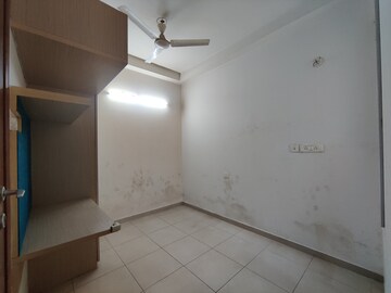 Room in 2.5 BHK Apartment at Bhartiya Nikoo Homes, Thanisandra Main Road – for Rent