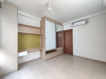 Room in 2.5 BHK Apartment at Bhartiya Nikoo Homes, Thanisandra Main Road – for Rent