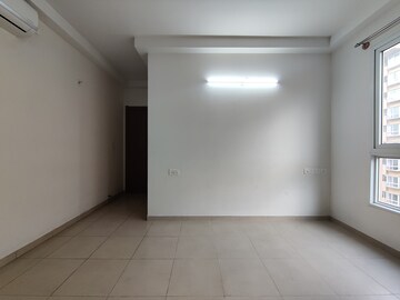 Room in 2.5 BHK Apartment at Bhartiya Nikoo Homes, Thanisandra Main Road – for Rent