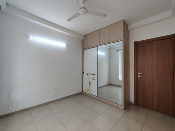 Room in 2.5 BHK Apartment at Bhartiya Nikoo Homes, Thanisandra Main Road – for Rent