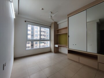 Room in 2.5 BHK Apartment at Bhartiya Nikoo Homes, Thanisandra Main Road – for Rent
