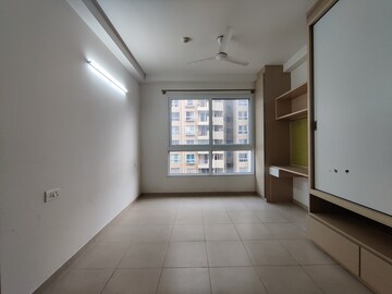 Room in 2.5 BHK Apartment at Bhartiya Nikoo Homes, Thanisandra Main Road – for Rent