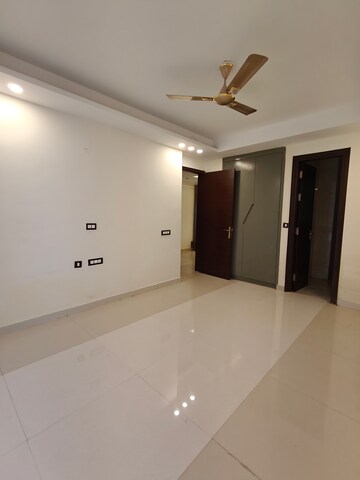 Room in 4 BHK Apartment at Aradhya Homes, Sector 67a – for Rent