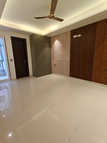 Room in 4 BHK Apartment at Aradhya Homes, Sector 67a – for Rent