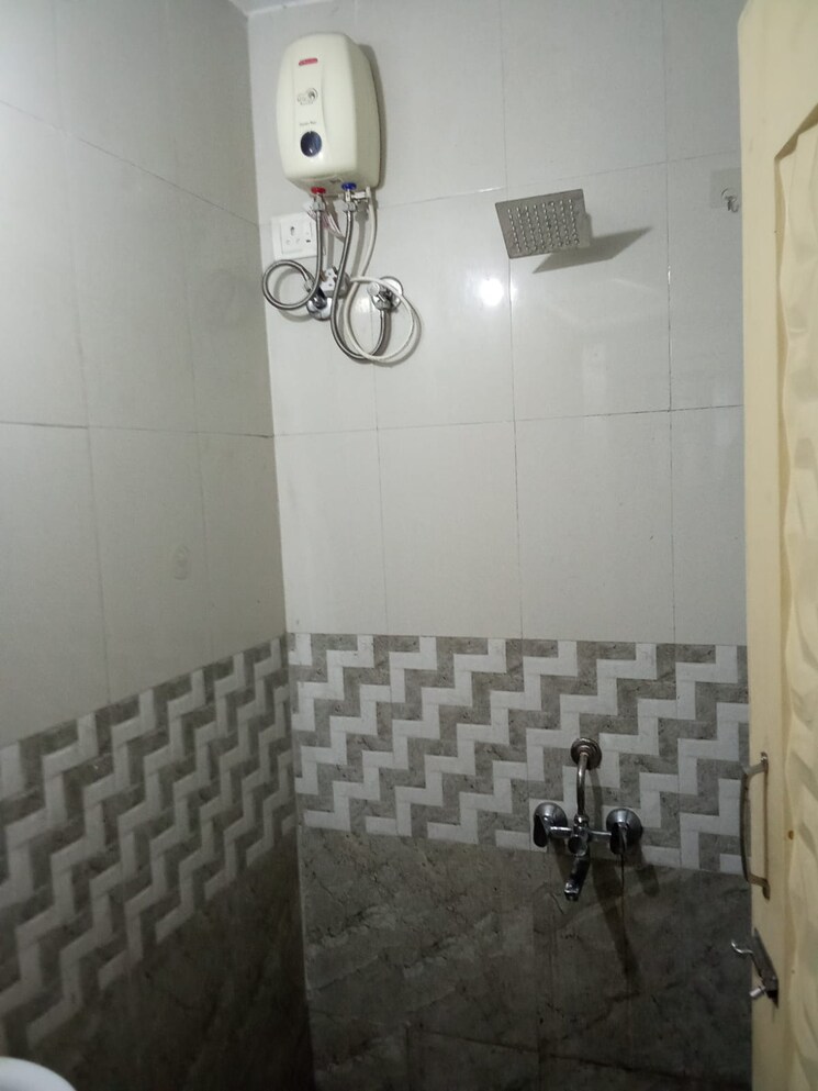 Bathroom, patrachawl-mhada 1 Bedroom 482 Sq.Ft. Apartment In Goregaon West Mumbai 9314124