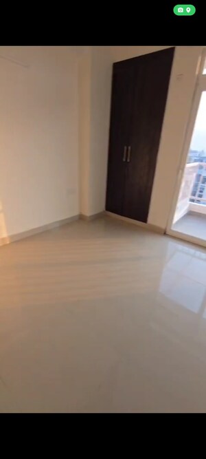 Room in 3.5 BHK Apartment at Raj Nagar Extension – for Rent