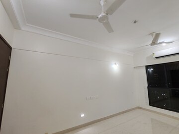 Room in 2.5 BHK Builder Floor at Oberoi Realty Woods, Goregaon East – for Sale