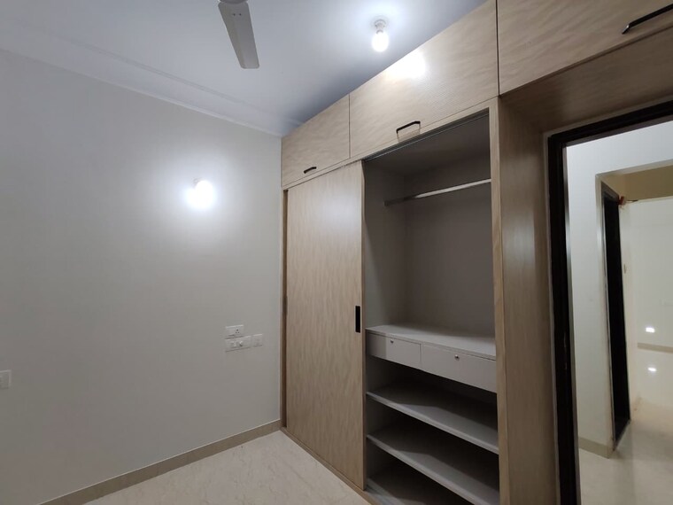 Room, oberoi-realty-woods 2.5 Bedroom 900 Sq.Ft. Builder Floor In Goregaon East Mumbai 9314140