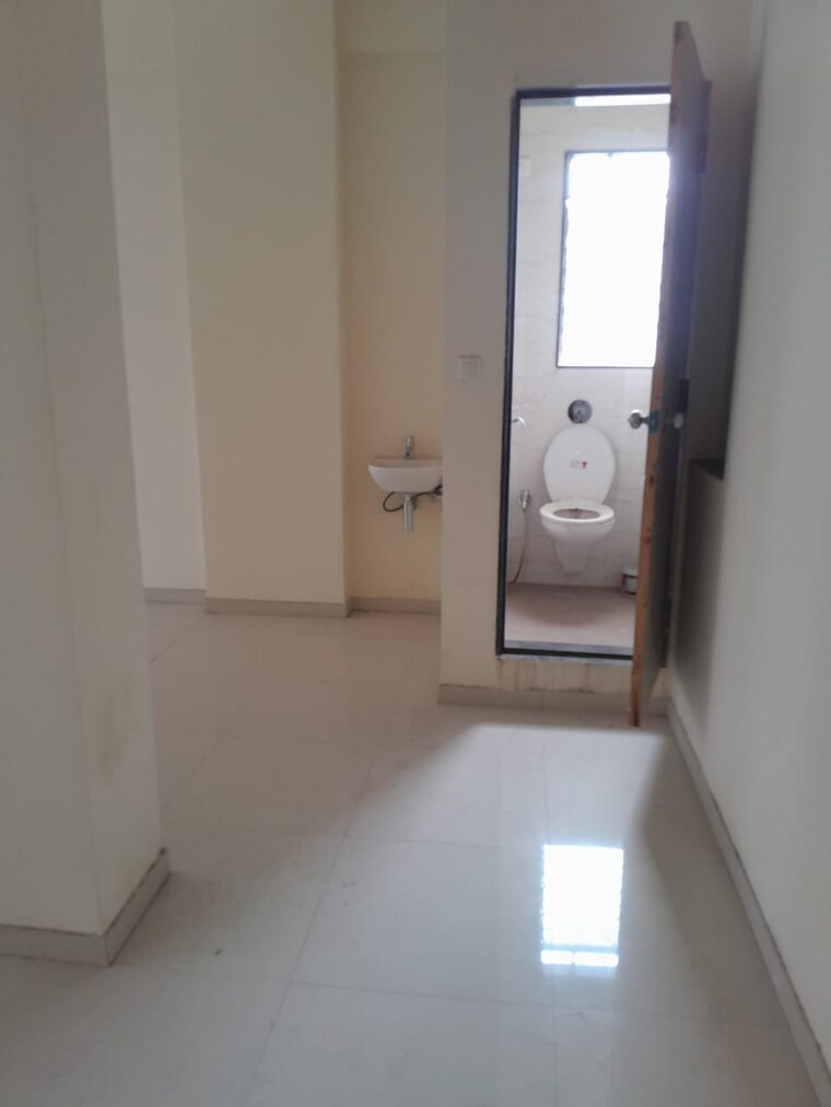 Room, borivali east Commercial Office Space 461 Sq.Ft. In Borivali East Mumbai 9314141