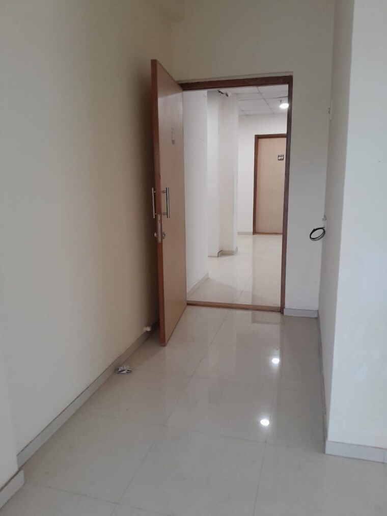 Room, borivali east Commercial Office Space 461 Sq.Ft. In Borivali East Mumbai 9314141