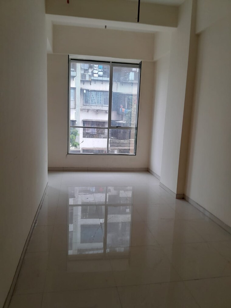 Room, borivali east Commercial Office Space 461 Sq.Ft. In Borivali East Mumbai 9314141