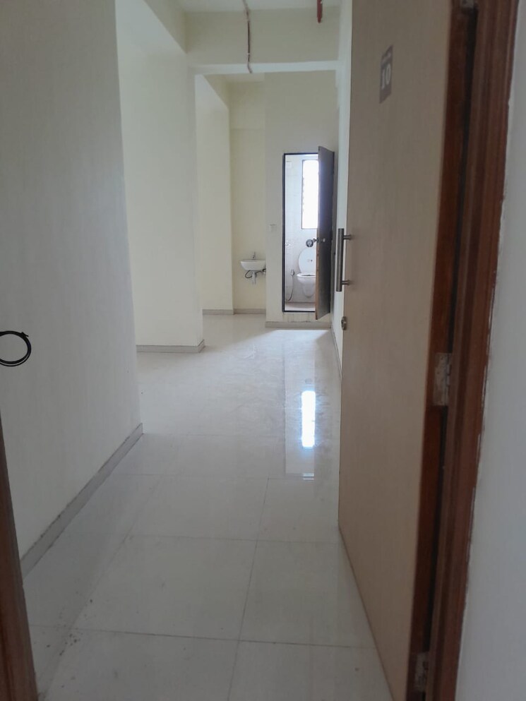 Room, borivali east Commercial Office Space 461 Sq.Ft. In Borivali East Mumbai 9314141