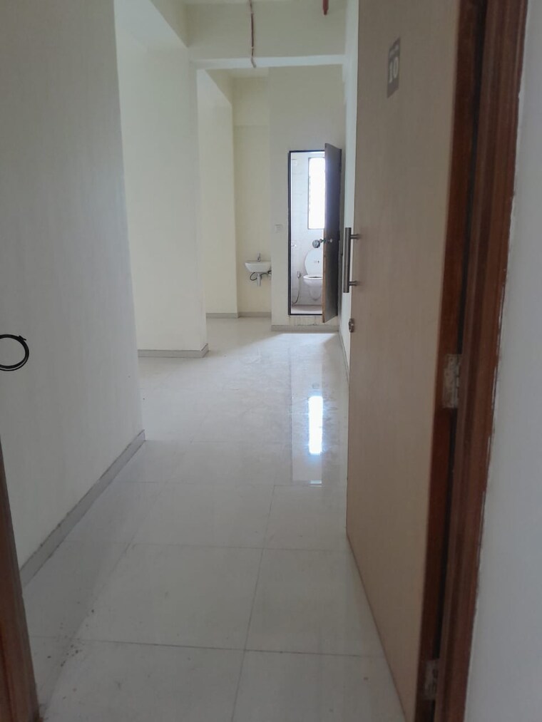 Room, borivali east Commercial Office Space 461 Sq.Ft. In Borivali East Mumbai 9314141