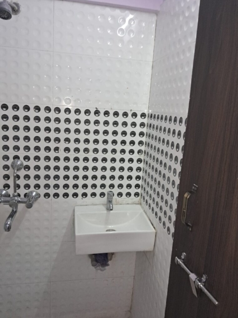 Bathroom, blue-moon-annexe 1 Bedroom 265 Sq.Ft. Apartment In Santacruz East Mumbai 9314191