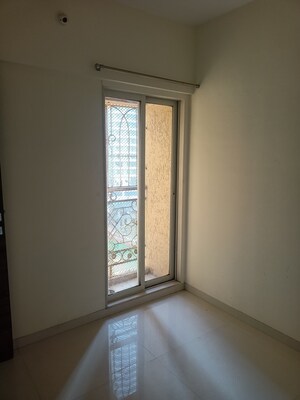 Room in 2.5 BHK Apartment at Rosa Oasis, Thane West – for Rent